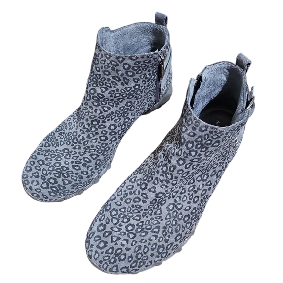 Skechers Leopard Print Leather Ankle Boots - Picture 1 of 12